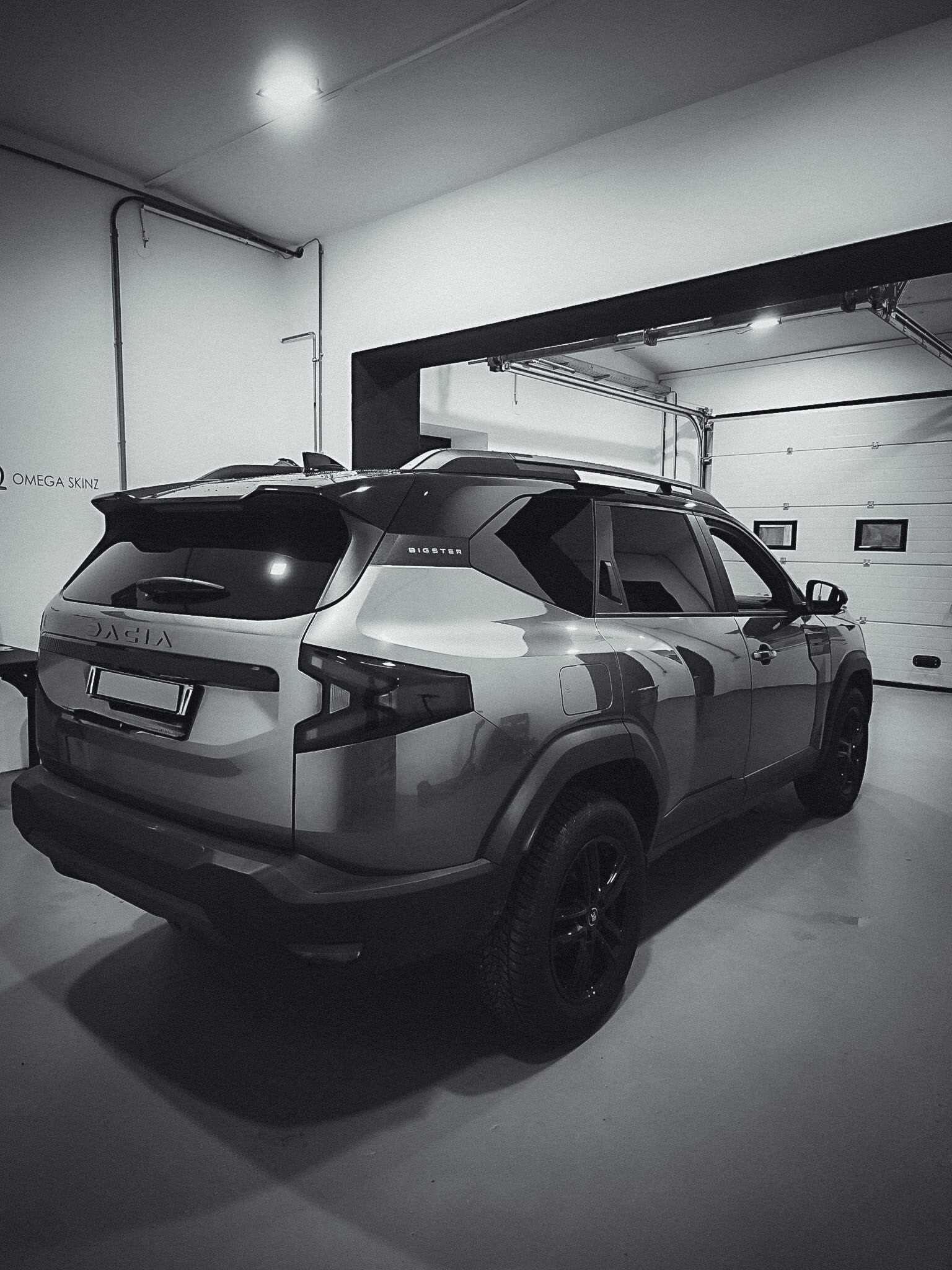 Folierter Dacia Bigster in der Halle