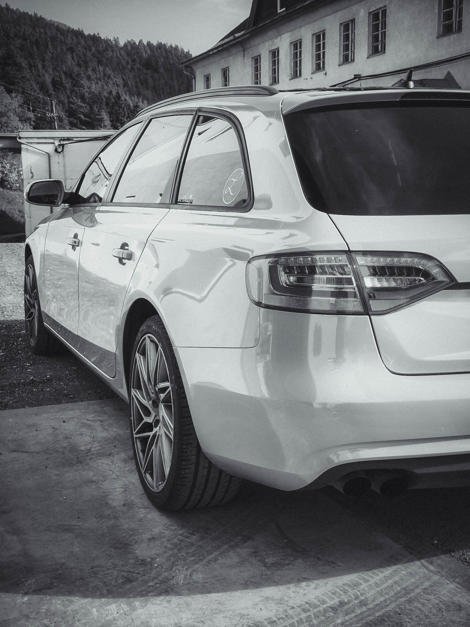 Folierter Audi Avant in Weiß